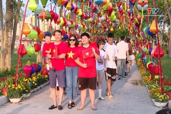 Các điểm đến thành phố thu hút đông đảo khách những ngày lễ vừa qua