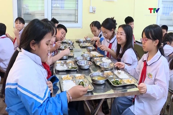 Đảm bảo điều kiện tổ chức bán trú cho học sinh mùa nắng nóng