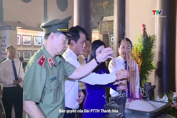 Dâng hương tưởng niệm, tri ân Chủ tịch Hồ Chí Minh và các Anh hùng Liệt sỹ