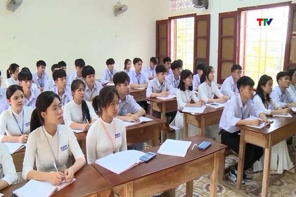 Các trường THPT tập trung ôn tập cho học sinh lớp 12
