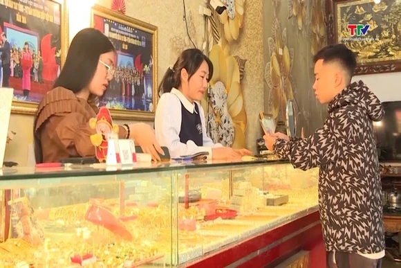 Việt Nam ngược dòng xu hướng đầu tư vàng toàn cầu