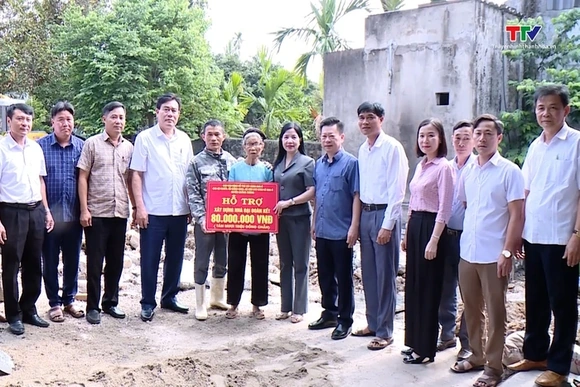 Chủ tịch Ủy ban MTTQ tỉnh Phạm Thị Thanh Thủy dự lễ khởi công xây dựng nhà ở tại huyện Quảng Xương