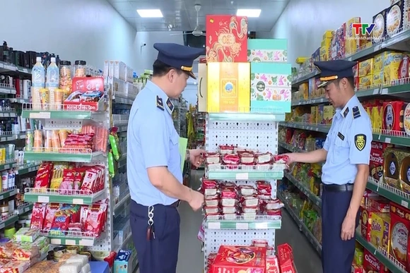 Mở đợt cao điểm truy quét buôn lậu, hàng giả
