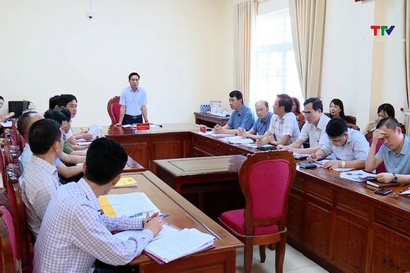 Bí thư Tỉnh ủy Nguyễn Doãn Anh tiếp xúc, đối thoại với các hộ dân phố Trung Kỳ, thành phố Sầm Sơn