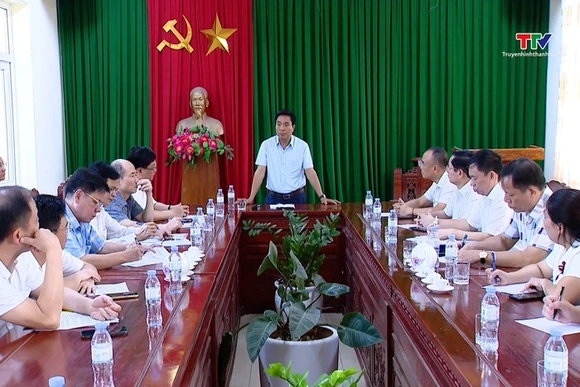 Bí thư Tỉnh ủy Nguyễn Doãn Anh kiểm tra việc bố trí trụ sở làm việc của xã, phường mới sau sắp xếp đ