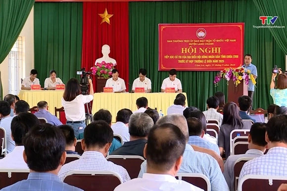 Đại biểu Hội đồng nhân dân tỉnh tiếp xúc cử tri  huyện Lang Chánh