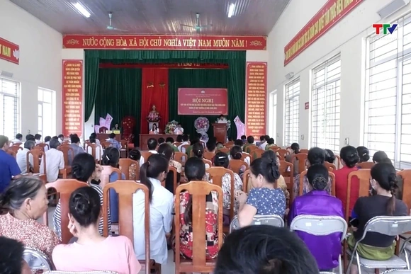 Đại biểu Hội đồng nhân dân tỉnh tiếp  xúc cử tri huyện Thường Xuân