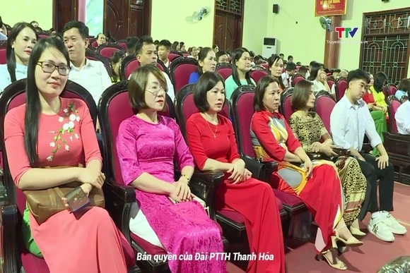 Hà Trung khen thưởng các tập thể, cá nhân đạt thành tích xuất sắc năm học 2024 - 2025