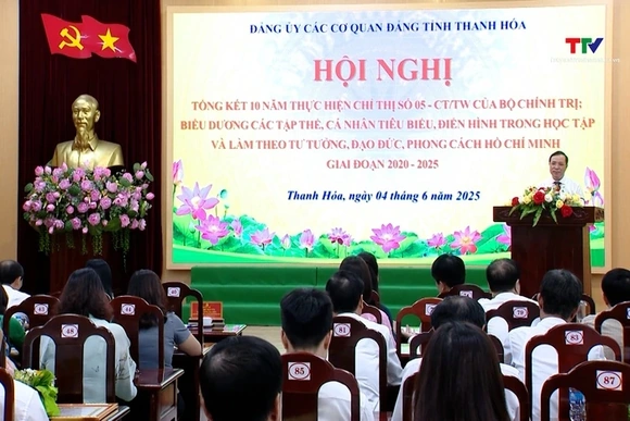 Gắn kết chặt chẽ việc học tập, làm theo tư tưởng, đạo đức, phong cách Hồ Chí Minh với các phong trào