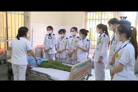 Đẩy mạnh đào tạo và phát triển ngành điều dưỡng