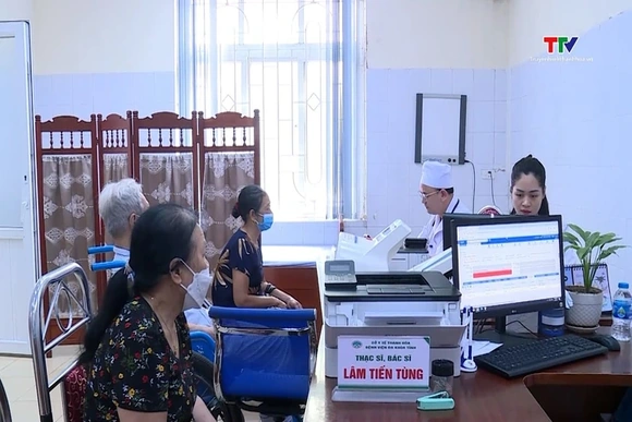 Bảo vệ sức khỏe người bệnh và nhân viên y tế khi thời tiết nắng nóng