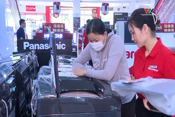 Bán lẻ hàng hoá tiếp tục tăng trưởng mạnh sau 5 tháng