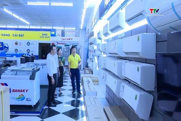 Sôi động thị trường điện lạnh mùa hè