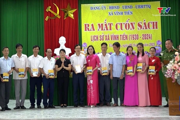 Ra mắt cuốn sách 