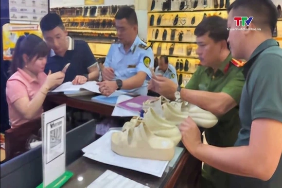 Khởi tố, bắt tạm giam đối tượng Nguyễn Khánh Tùng về tội buôn lậu