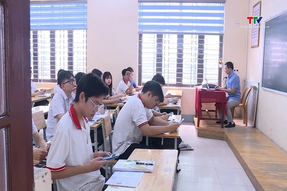 Học sinh ôn tập nước rút cho Kỳ thi Tốt nghiệp THPT 2025