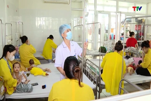 Trẻ nhập viện tăng do nắng nóng