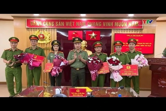 Công an tỉnh trao thưởng các đơn vị có thành tích xuất sắc trong đấu tranh phòng, chống tội phạm