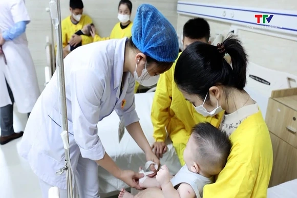 Gia tăng trẻ nhỏ mắc các bệnh mùa hè