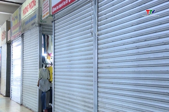 Hộ kinh doanh đóng cửa để né tránh kiểm tra hàng giả, hàng nhái