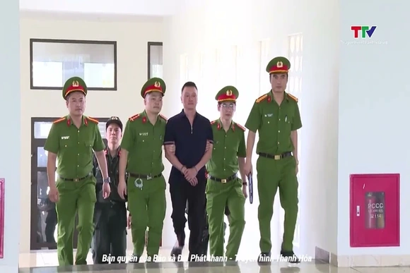 Khởi tố, bắt tạm giam nhiều đối tượng hình sự cộm cán
