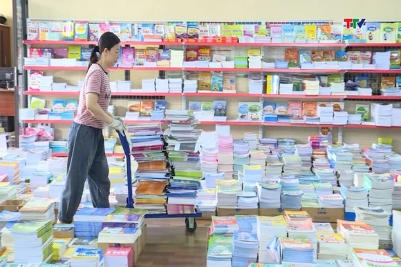 Giá sách giáo khoa năm học mới  giảm nhẹ