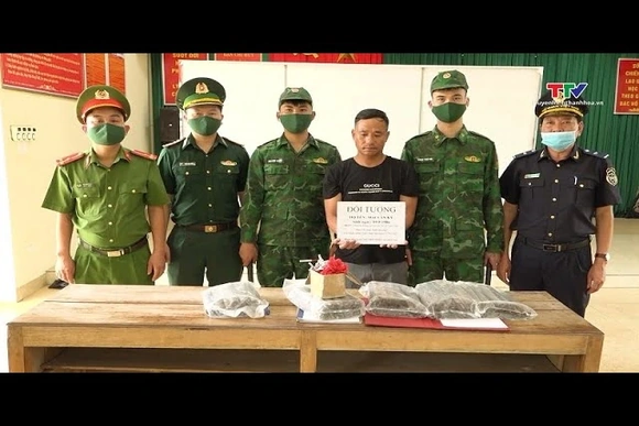 Bắt quả tang đối tượng có hành vi vận chuyển trái phép vật liệu nổ