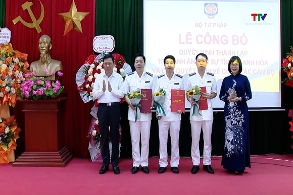 Công bố các quyết định về công tác tổ chức, cán bộ của Thi hành án dân sự Thanh Hoá
