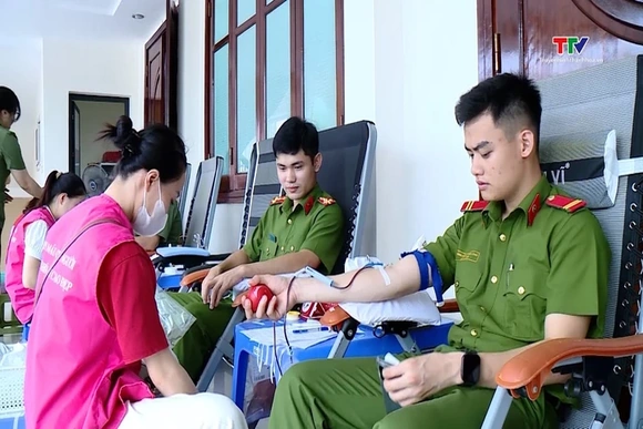 Hiến máu nhân đạo – Hành trình đỏ lần thứ XIII