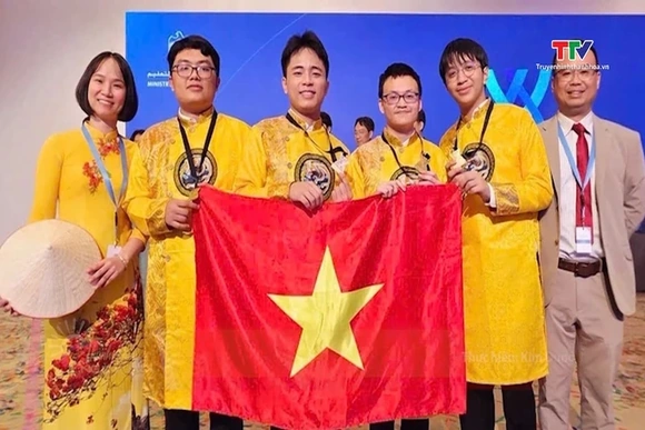 Cả 4 học sinh Việt Nam giành huy chương Vàng Olympic Hóa học Quốc tế 2025