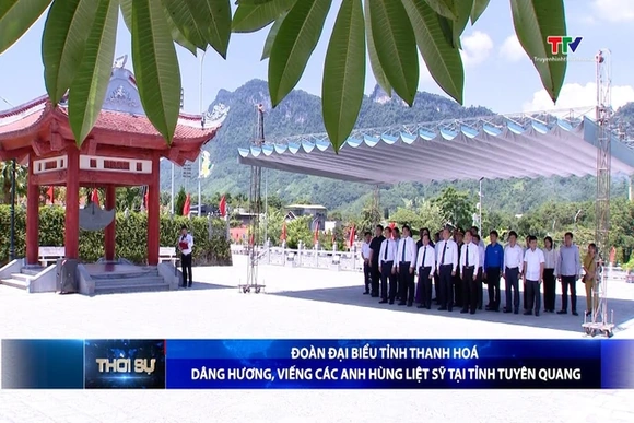 Đoàn đại biểu Tỉnh uỷ - Hội đồng nhân dân - UBND - Ủy ban Mặt trận Tổ quốc tỉnh Thanh Hoá dâng hương