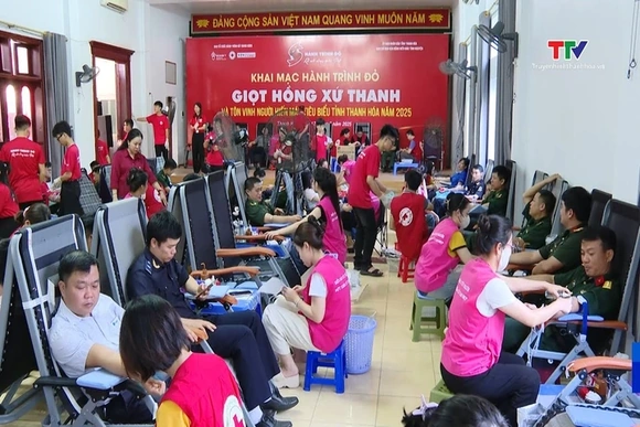 Tiếp nhận 1.300 đơn vị máu tại ngày hội 