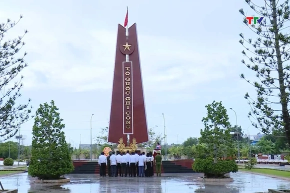 Đoàn đại biểu tỉnh Thanh Hóa viếng các nghĩa trang liệt sĩ tại thành phố Cần Thơ