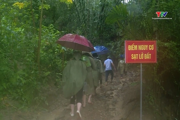 Phó Chủ tịch UBND tỉnh Đầu Thanh Tùng kiểm tra công tác ứng phó với thiên tai