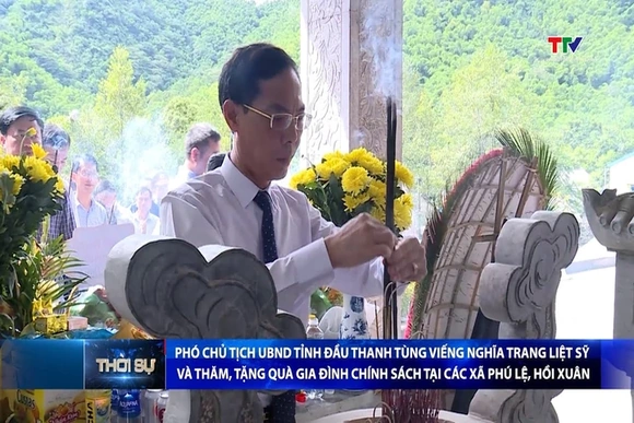 Phó Chủ tịch UBND tỉnh Đầu Thanh Tùng viếng nghĩa trang liệt sỹ và thăm, tặng quà gia đình chính sác
