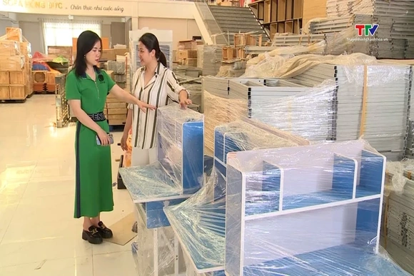 Thị trường thiết bị giáo dục: Đa dạng mẫu mã, giá cả ổn định