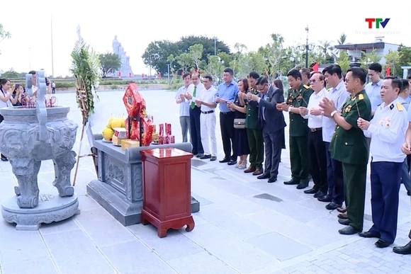 Hiệp hội doanh nghiệp Thanh Hoá dâng hương tri ân các Anh hùng liệt sĩ