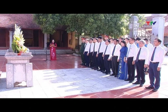 Phó Bí thư Thường trực Tỉnh ủy Lại Thế Nguyên dâng hương tại các khu di tích lịch sử cách mạng