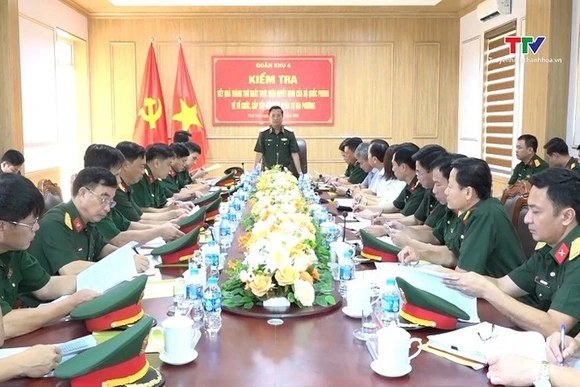 Tư lệnh Quân khu 4: Kiểm tra kết quả tổ chức, sắp xếp cơ quan quân sự địa phương tại Thanh Hóa