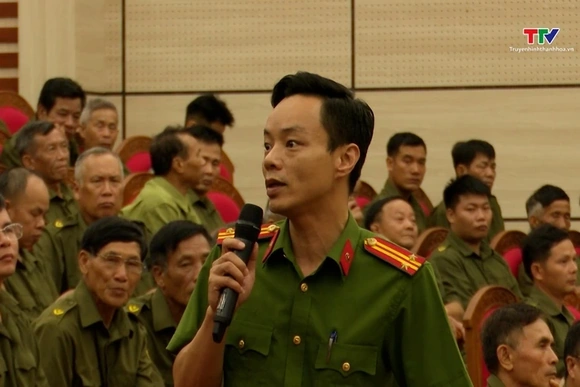 Giao ban lực lượng bảo vệ an ninh trật tự ở cơ sở
