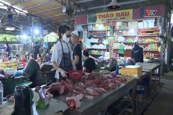 Tiêu thụ thịt lợn tại các chợ truyền thống giảm mạnh