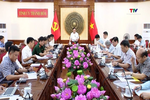 Cho ý kiến về công tác chuẩn bị tổ chức phục vụ và tuyên truyền, khánh tiết Đại hội đại biểu Đảng bộ
