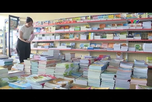 Nhộn nhịp thị trường sách giáo khoa và đồ dùng học tập