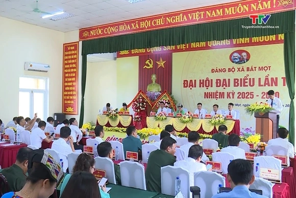 Xây dựng xã Bát Mọt phát triển bền vững gắn với giữ vững quốc phòng, an ninh biên giới.