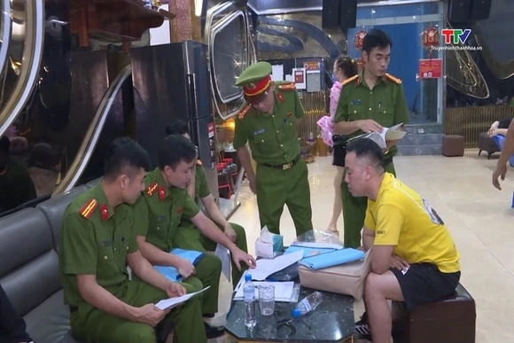 Quảng Ngọc: Kiểm tra đột xuất, phát hiện cơ sở karaoke sử dụng phục vụ nữ dưới 16 tuổi