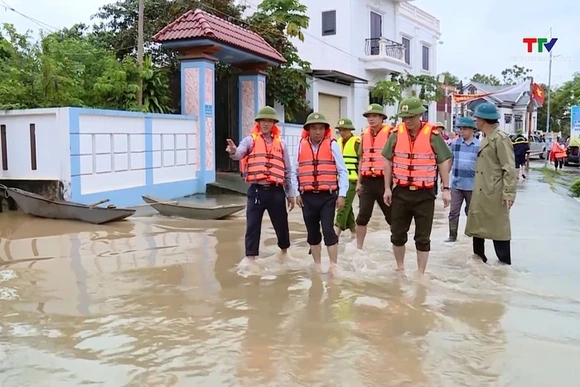 Bí thư Tỉnh ủy Nguyễn Doãn Anh kiểm tra công tác phòng, chống lũ lụt