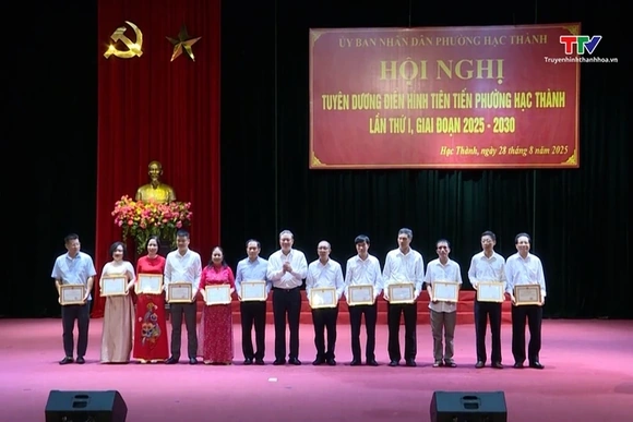 Tuyên dương điển hình tiên tiến phường Hạc Thành
 lần thứ nhất