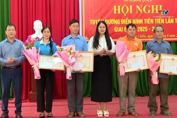 Xã Quang Chiểu biểu dương điển hình tiên tiến lần thứ nhất