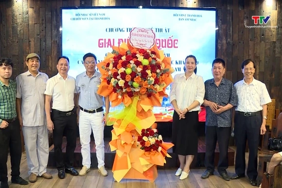 Chi hội nhạc sĩ Việt Nam tại Thanh Hóa tổ chức
chương trình nghệ thuật ''Giai điệ