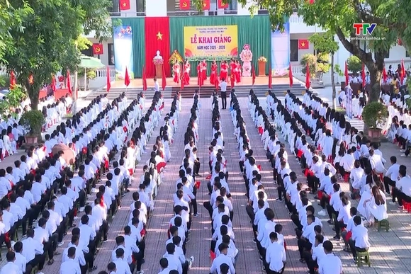 Rộn ràng ngày khai trường xã vùng biển Quảng Bình